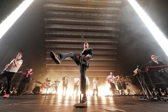 El Kuelgue celebró sus 20 años de carrera en Movistar Arena, donde presentó su último disco "Hola preciosa". Foto: Martín Bonetto.
