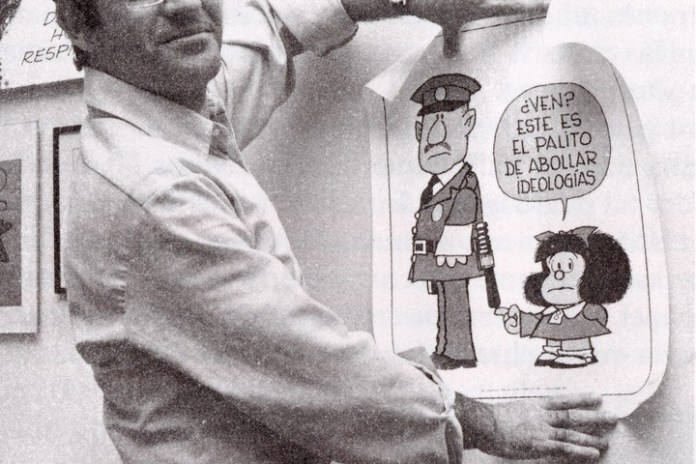 Quino y uno de los gags de su personaje.