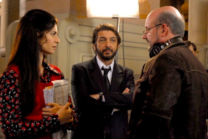Ricardo Darín y Soledad Villamil escuchan al director durante el rodaje. Ya habían trabajado con él en "El mismo amor, la misma lluvia".