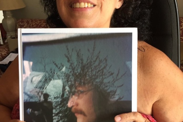 Lizzie vivió en Londres y escribió un libro sobre su fenomenal experiencia. Lennon, su beatle favorito.