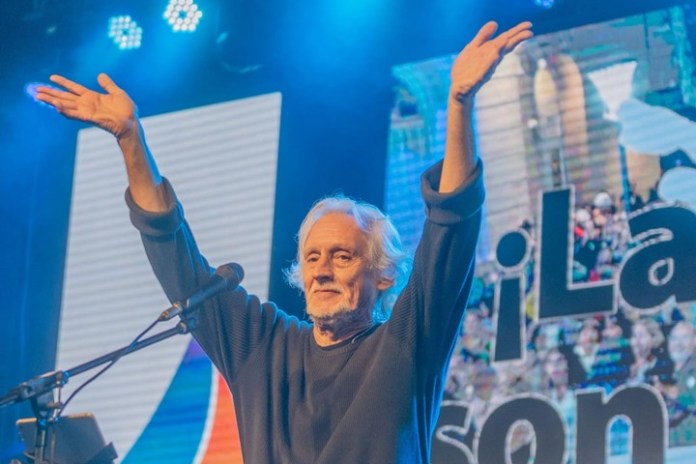 Nito Mestre, en 2023, en un homenaje a los héroes de Malvinas en San Fernando.