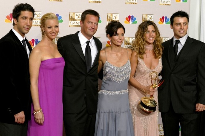 David Schwimmer, Lisa Kudrow, Matthew Perry, Courteney Cox Arquette, Jennifer Aniston y Matt LeBlanc, en una ceremonia de los Emmy. Foto Reuters 