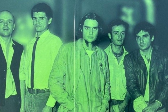 Sumo en 1983: Luca Prodan, Alejandro Sokol, Roberto Pettinato, Germán Daffunchio y Diego Arnedo. Foto del álbum "Corpiños en la madrugada".