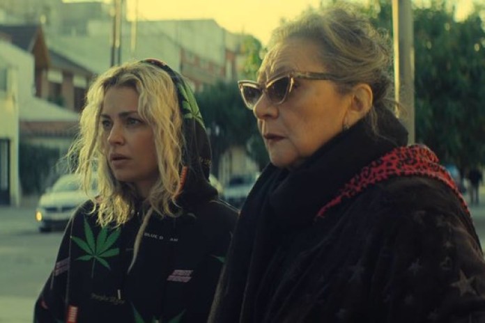 Dolores Fonzi y Rita Cortese en una escena de "Blondi".