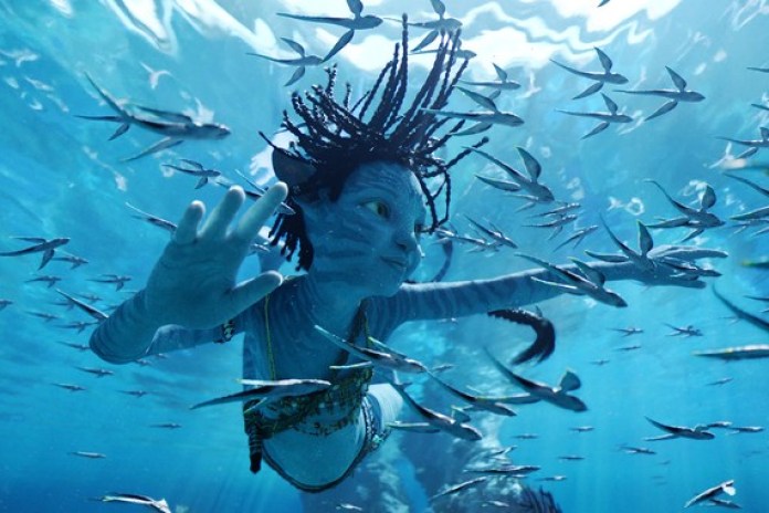 James Cameron tardó 13 años en estrenar "Avatar: El camino del agua", pero le salió muchísimo mejor que la original.