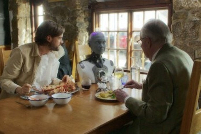 La serie está protagonizada por Jack y Michael Whitehall, que es autor y productor británico y tien 84 años. Su hijo, 36.