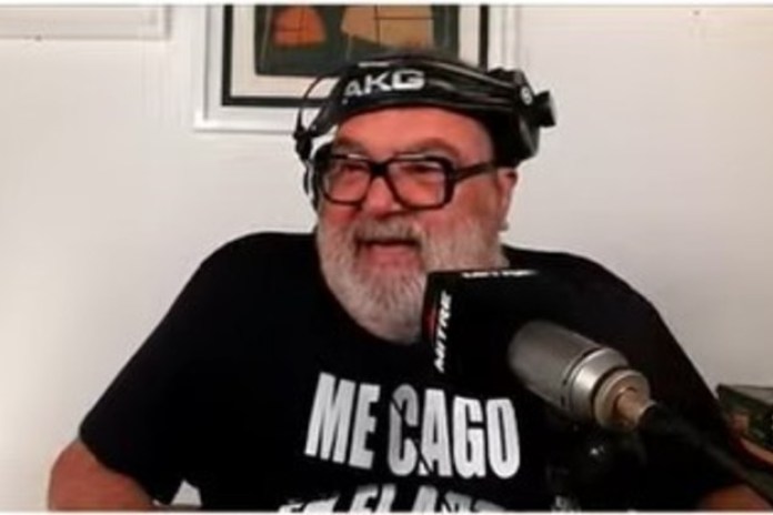 Lanata, en uno de sus regreso al programa que conduce en Rdio Mitre, pero desde su hogar.