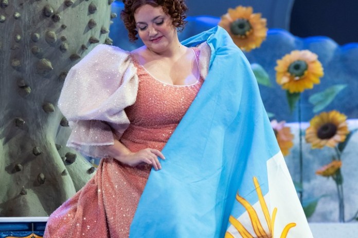 Daniela Tabernig es la protagonista de “Aurora”, la ópera que incluye la "Canción de la bandera", el tema que se cantaba en las escuelas primarias. Foto: Juan José Bruzza/Teatro Colón.
. 