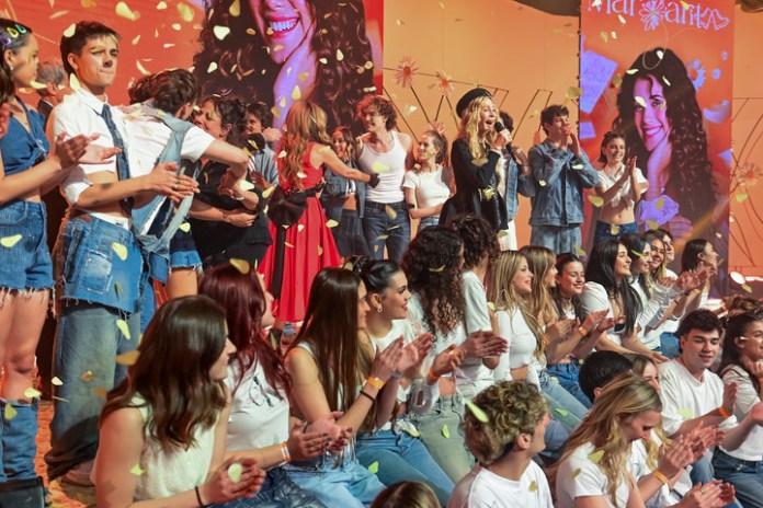 Cris Morena y el elenco de "Margarita", su nueva serie. Foto: Adrián Diaz /monamultimedia