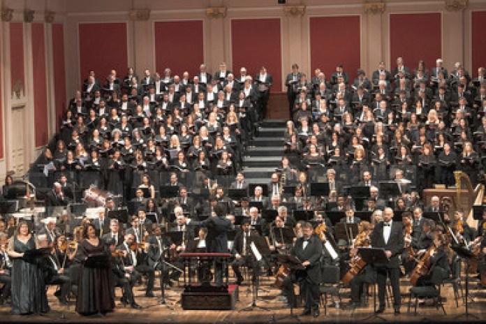 Imponente. Una imagen de la puesta de la Sinfonía número 8 de Mahler, que contó caon varios cuerpos estables del Colón y destacados solistas. Foto: Prensa Teatro Colón/ Arnaldo Colombaroli