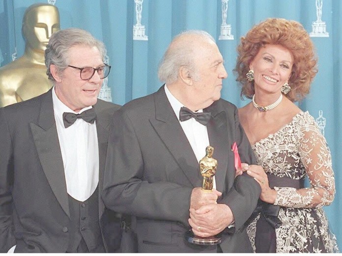 Cuando en 1993 a Fellini le dieron un Oscar honorífico, se lo entregaron Mastroianni y la Loren. 