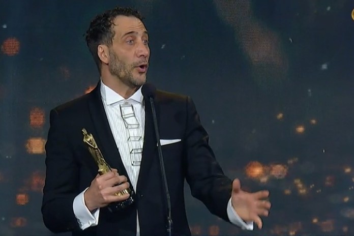 Luciano Cáceres, protagonista de ficciones, aquí ganó como "actor de reparto". Captura TV