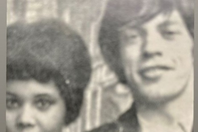 Cleo Sylvestre con el cantante de los Rolling Stones. Foto: IG @mickjagger
