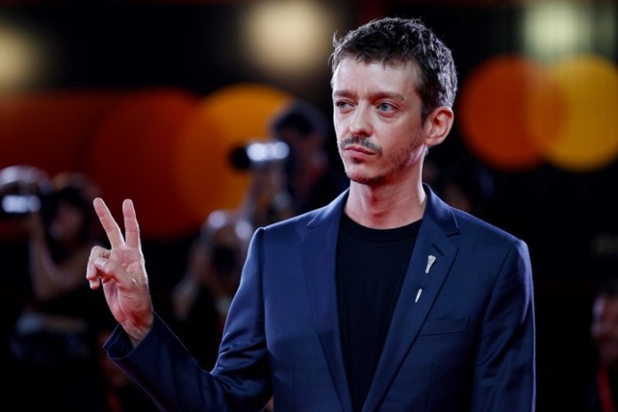 Nahuel Pérez Biscayart llega a la premiere en la Mostra de Venecia de "El jockey". Foto EFE 