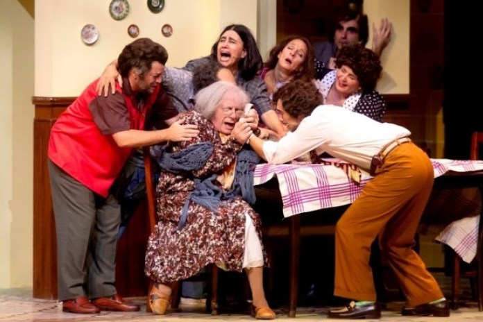 "Esperando la carroza". La versión teatral puede verse en el Teatro Broadway.