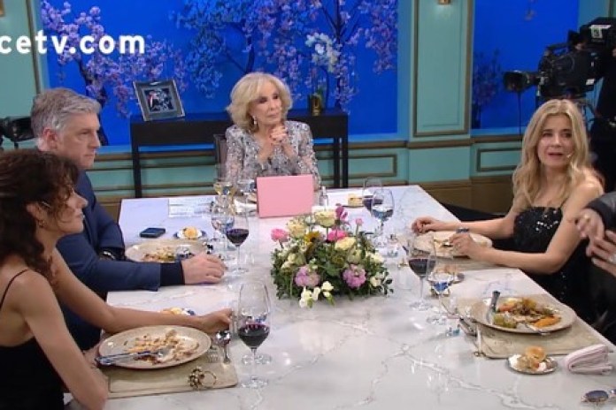 Una mesa combinada, en la que se habló de política y actualidad, pero también de espectáculos.
