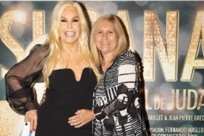 Celia, la mamá de Messi, fue a ver a la diva al teatro, hace meses. Ahora es probable que ella sea su invitada en la TV. Fotos: RS Fotos.
