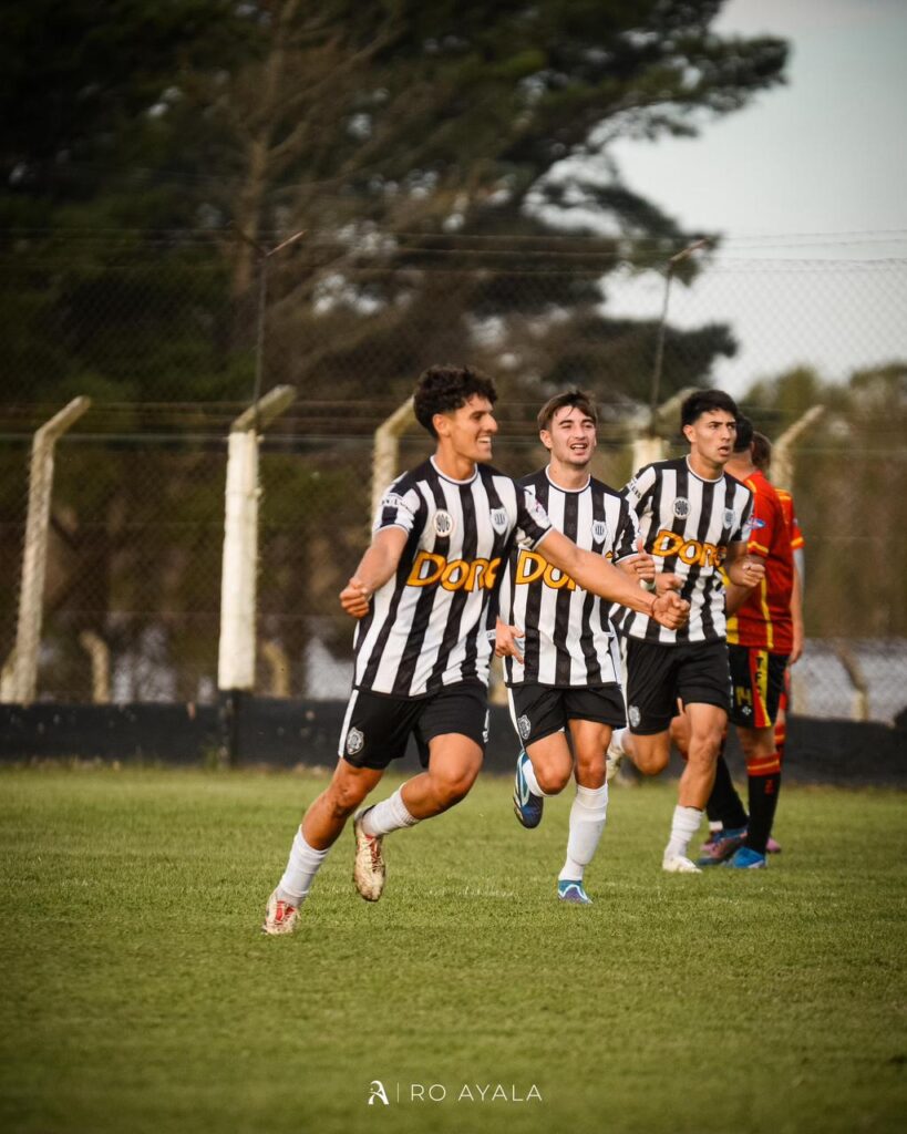 Thomas Carrique: el volante que se destaca en la Liga Marplatense y ya asoma en el radar del Federal A 3 WhatsApp Image 2026 04 12 at 4.21.16 PM